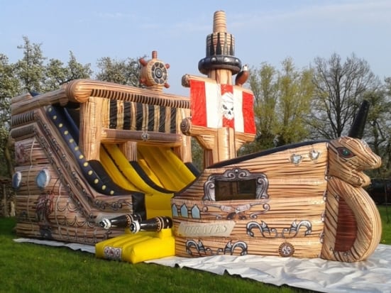 Piratenschiff-Hüpfburg